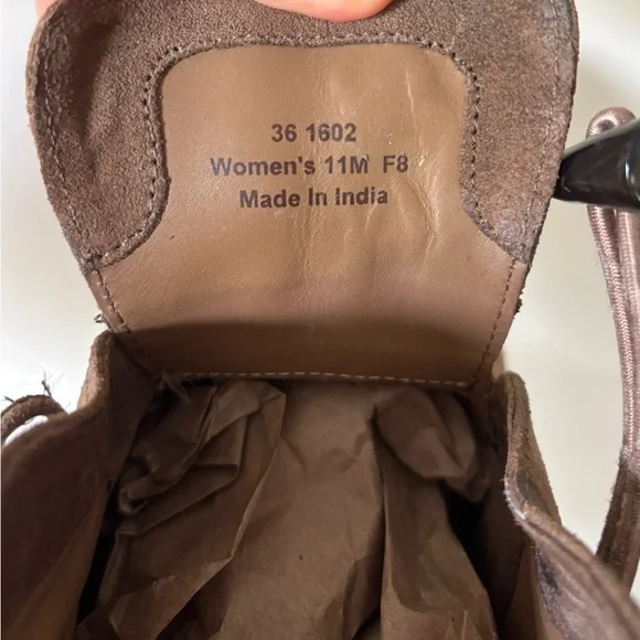 Trask Carissa Toggle Women’s 11 Tan Suede Chukka Boots - Picture 12 of 14